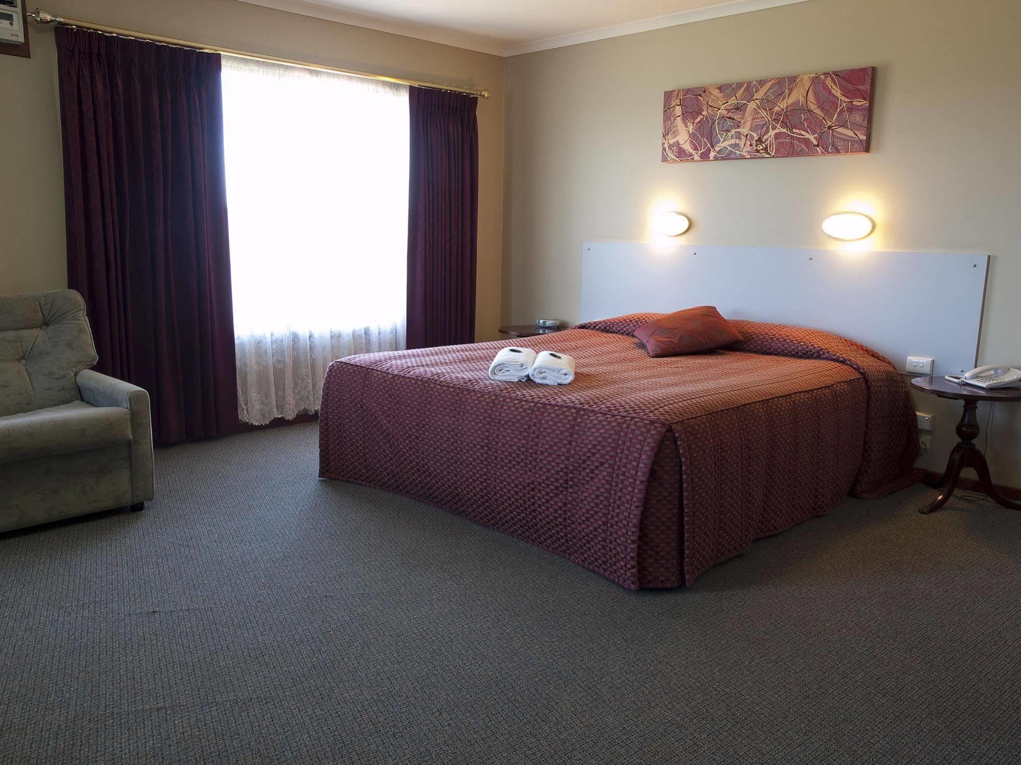 Warragul Views Motor Inn Exterior foto